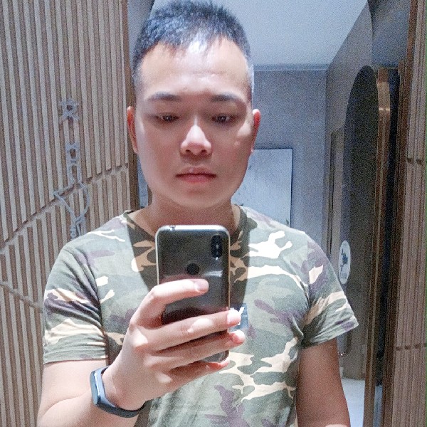 鸭子回首沉静的照片