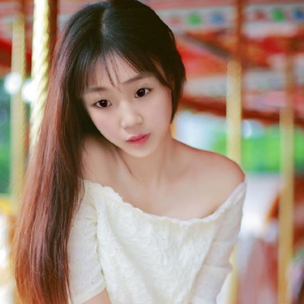 江玲儿的照片