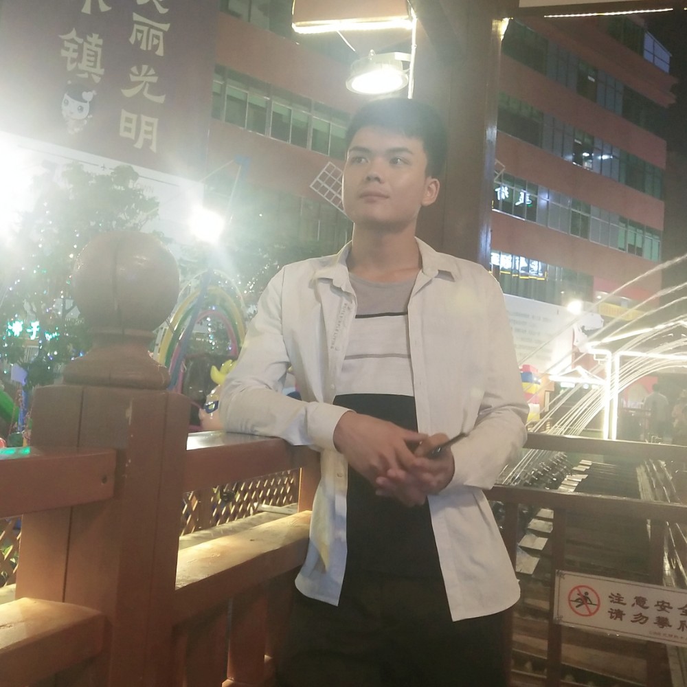 背后深拥情殇的照片