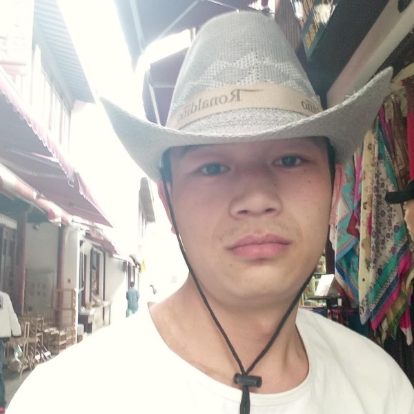 旁边缺个你的照片