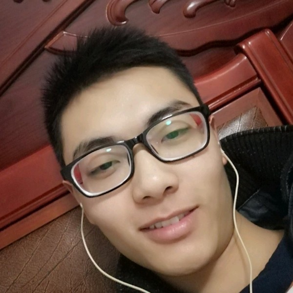 愉快笑红牛的照片