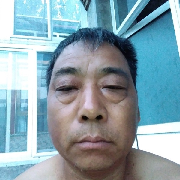 老农民种地的的照片