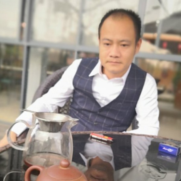快乐回首月饼的照片