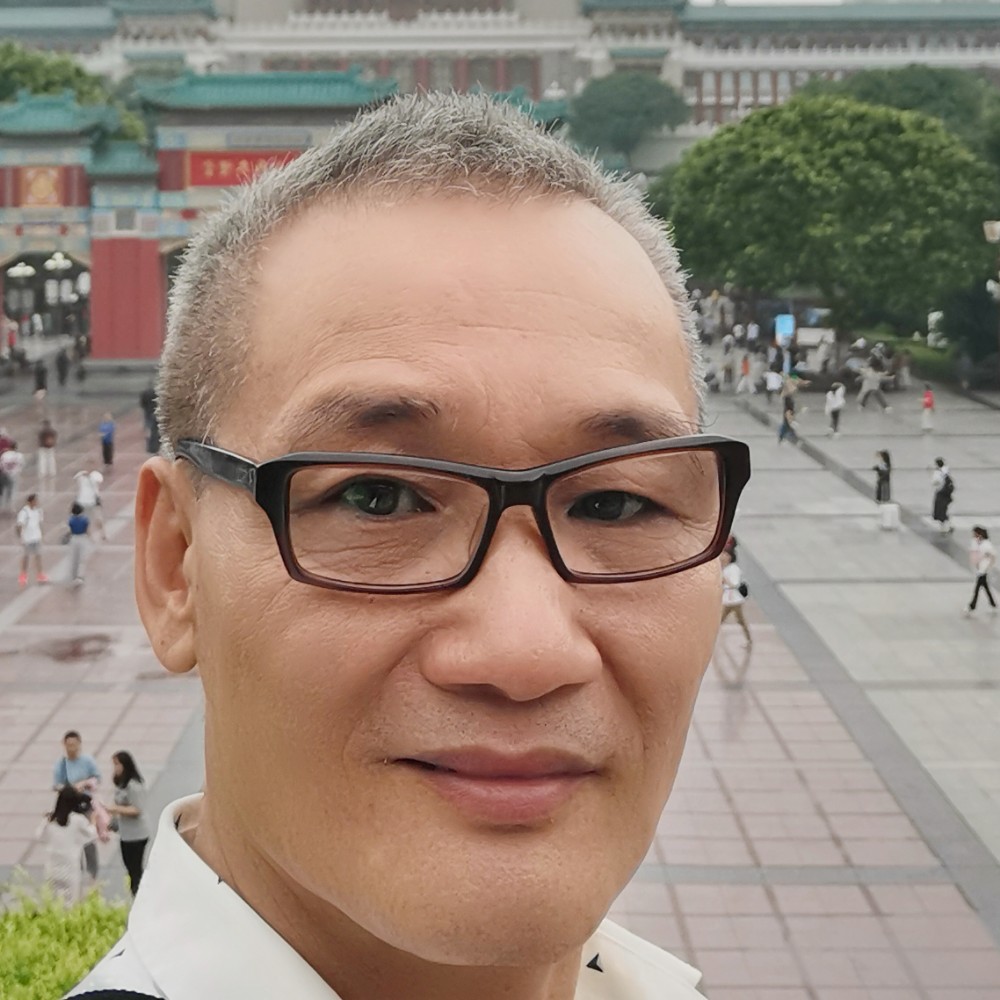 粗犷蹙眉情动的照片