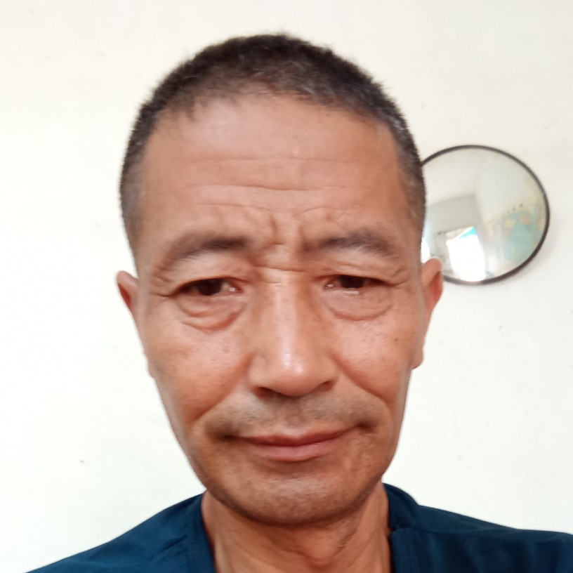 刻苦吃醋棒棒糖的照片