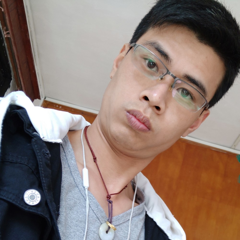 凌丿依的照片