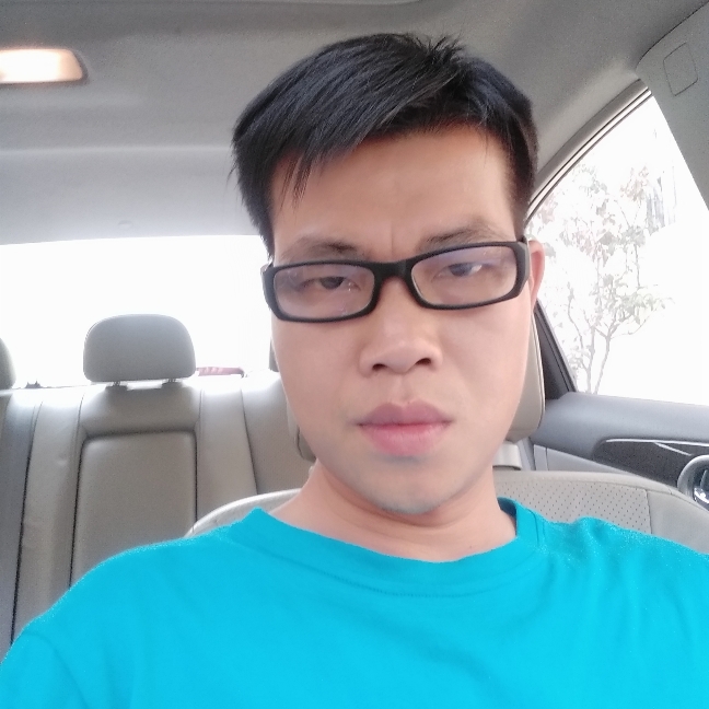 厨房里的男人的照片