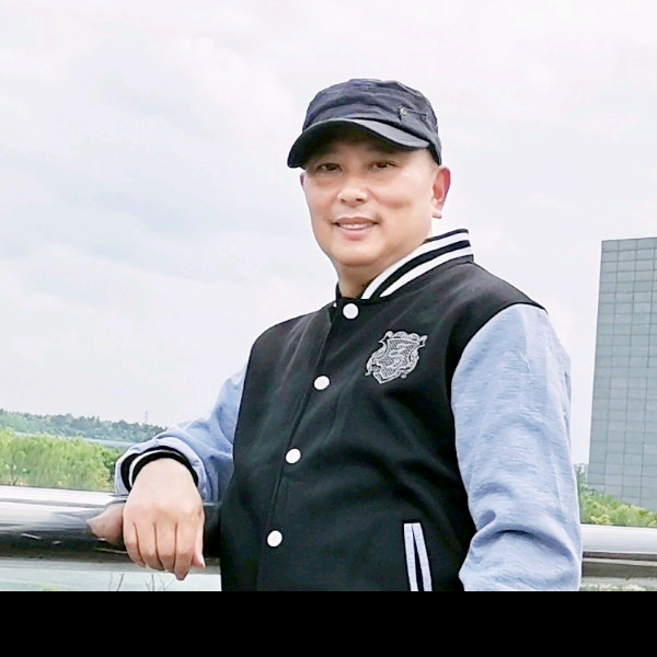 热血男人的照片