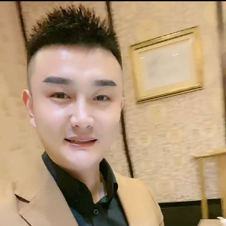 潇洒挽手发带的照片