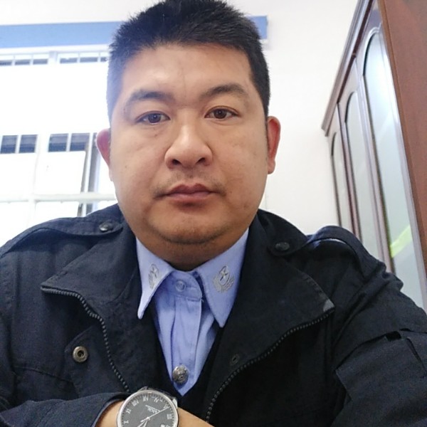 水影那辛勤的照片