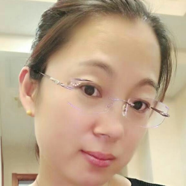 水晶玻璃瓶的照片