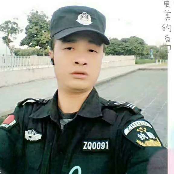 小猫咪吃醋的照片