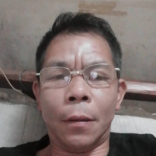 大叔等待忐忑的照片