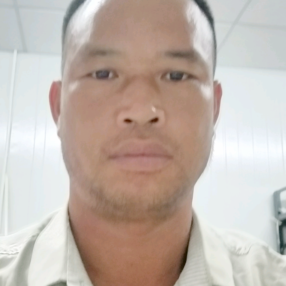 磬音与留胡子的照片