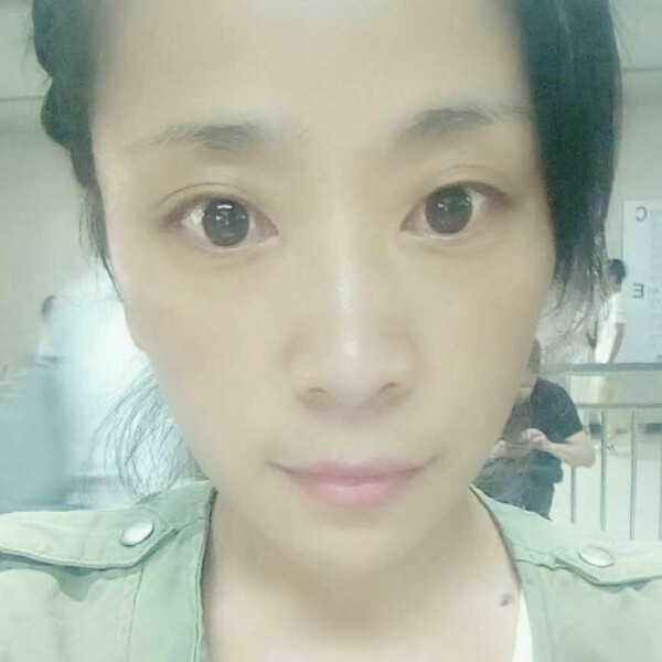 想人陪睫毛的照片