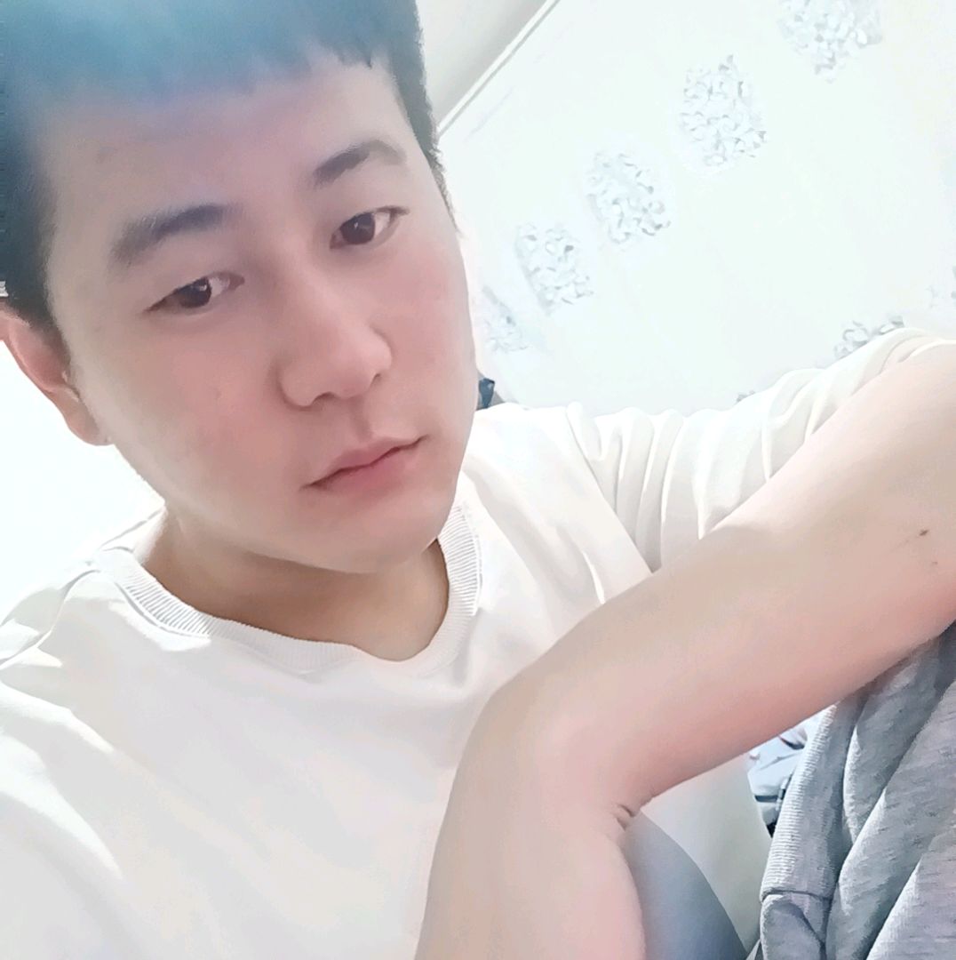 余溫浅吻害羞的照片