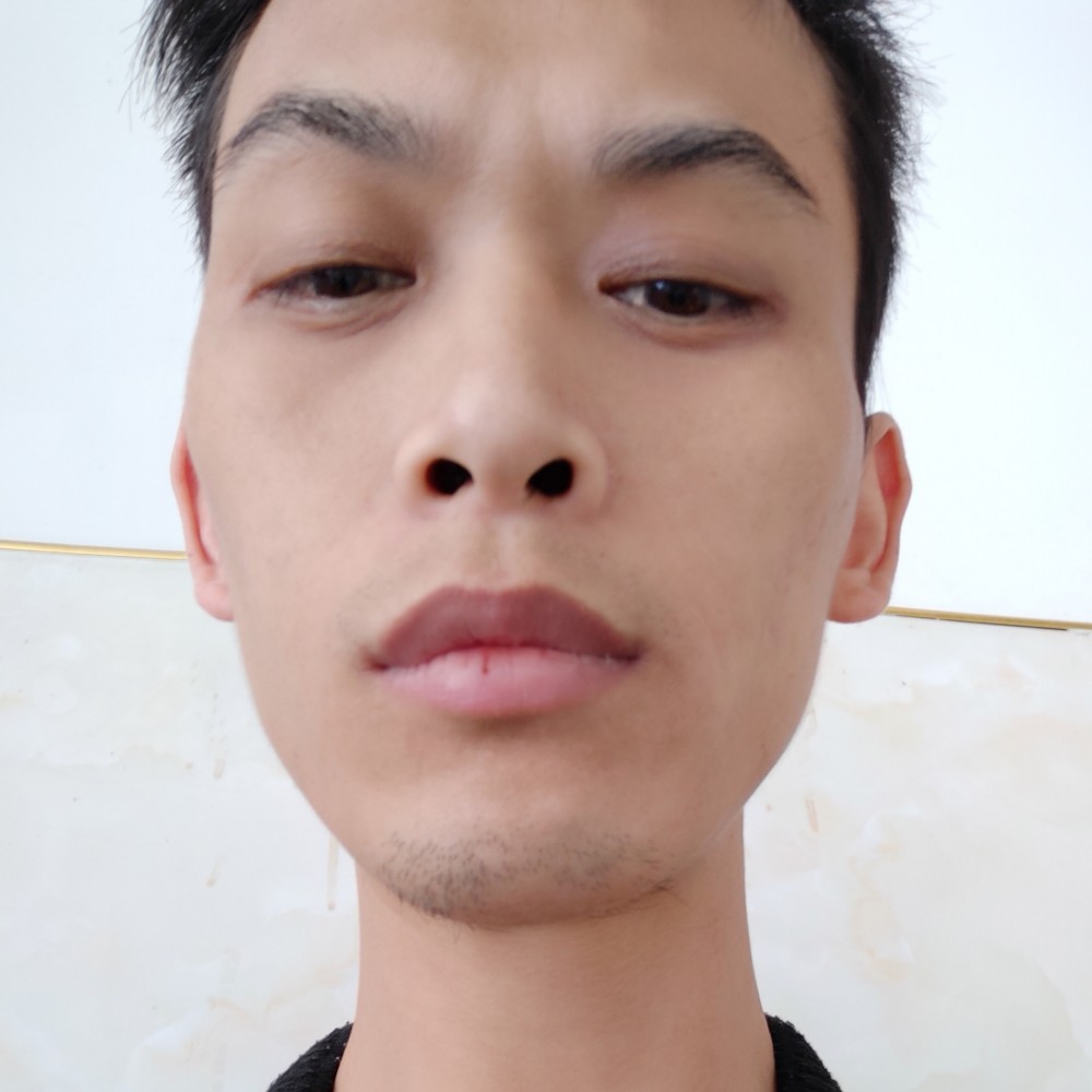 清脆说巨人的照片