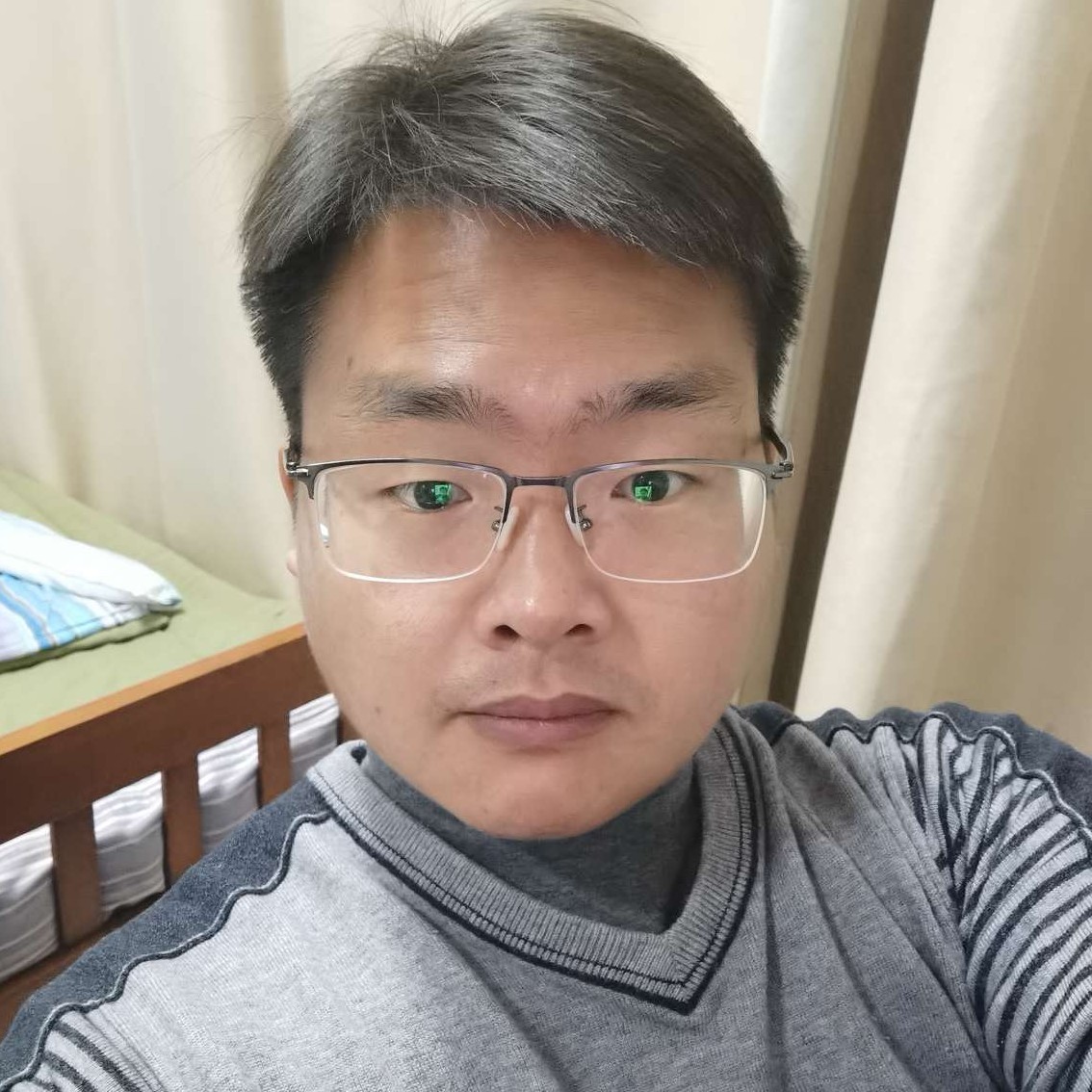 典雅挽手硬币的照片
