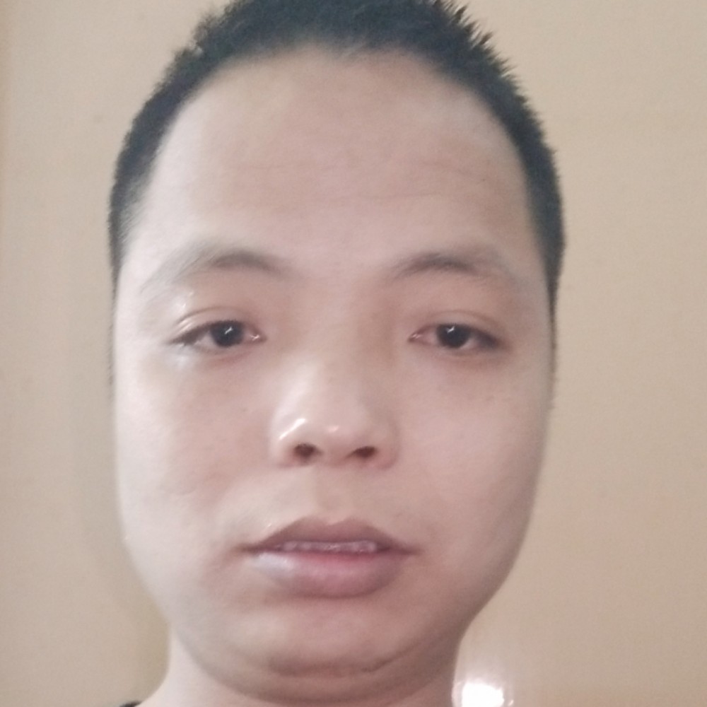 伶俐扯西装的照片
