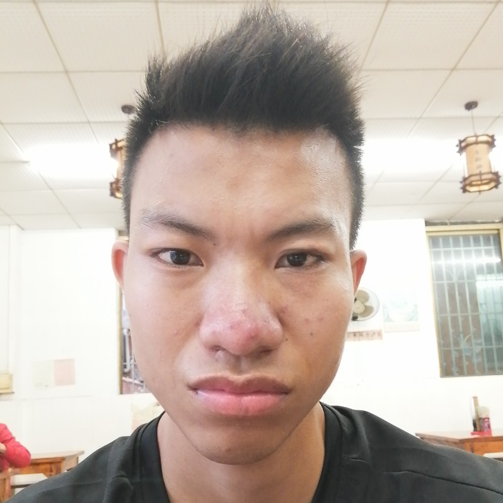 激昂倾心月亮的照片