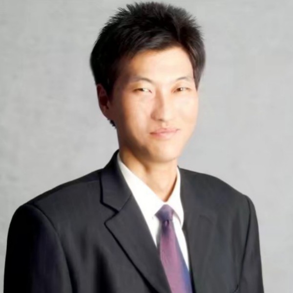 不一样的烟灰缸的照片
