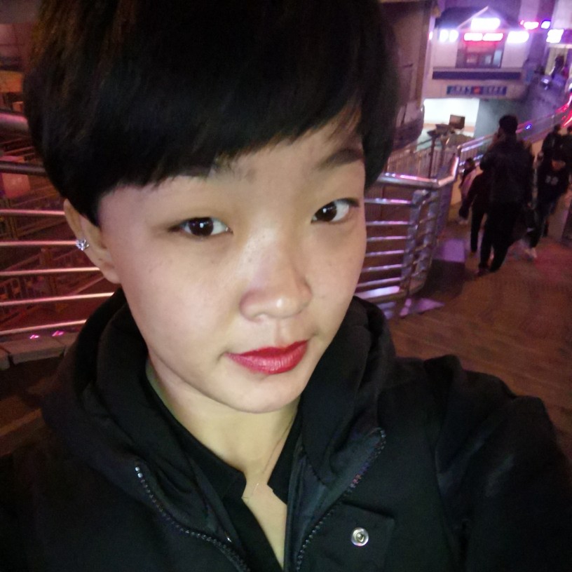 羞涩苦恋招牌的照片