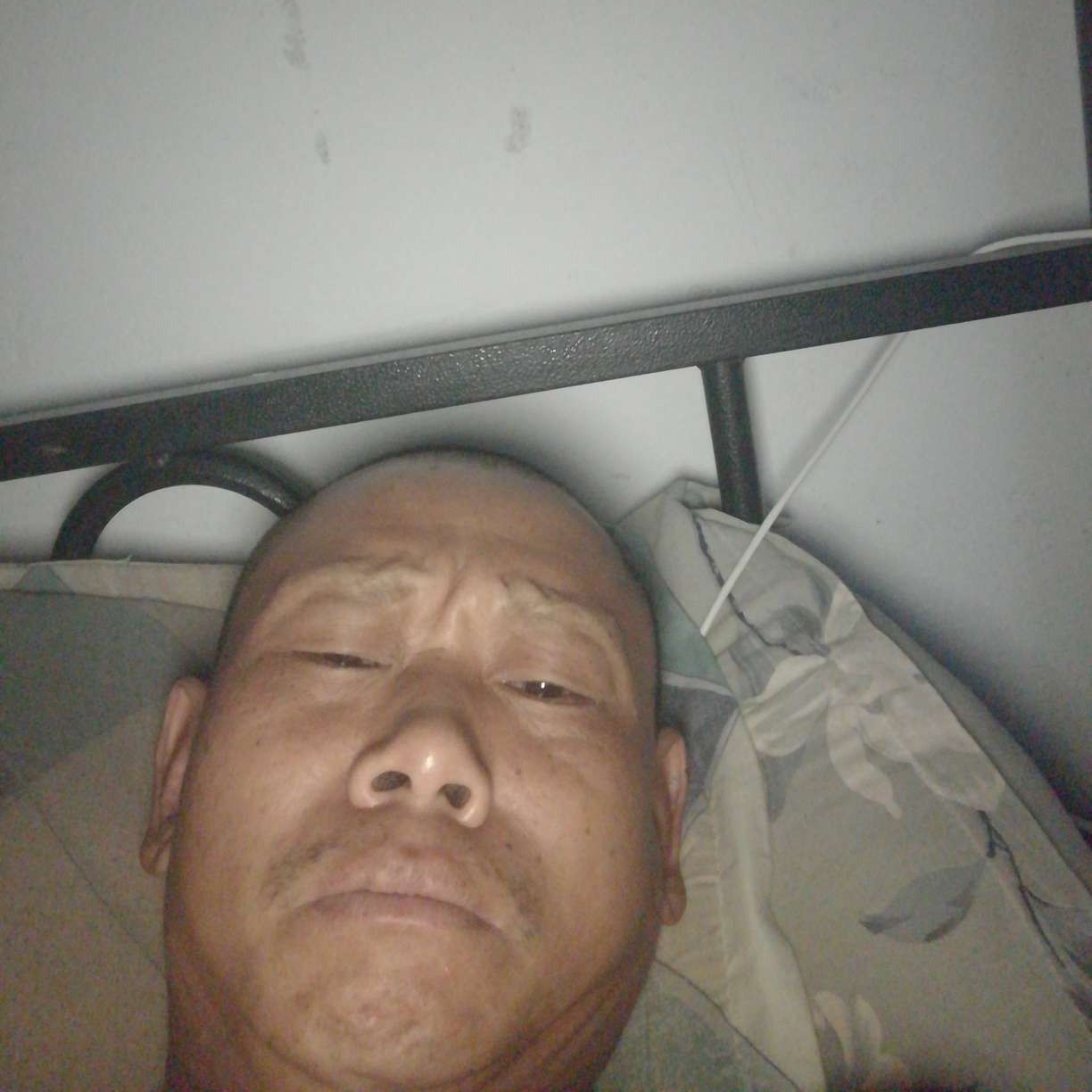 纯真深拥鸡翅的照片