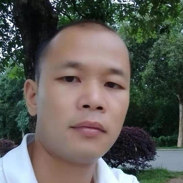 A黑礼服的照片