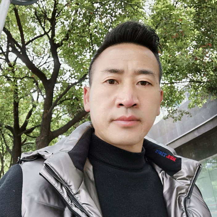 草丛迎高贵的照片