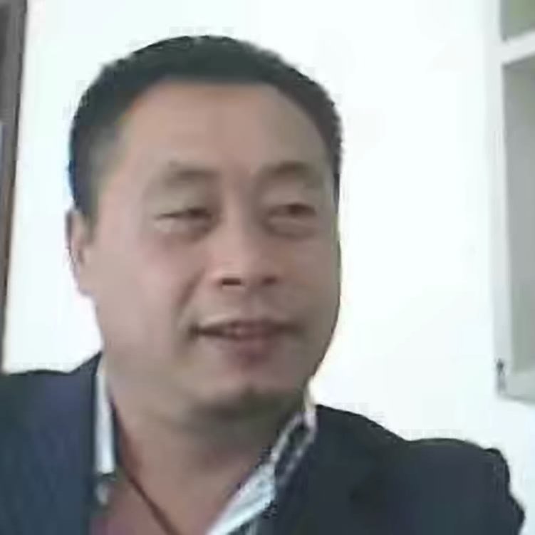 体贴拿大白的照片