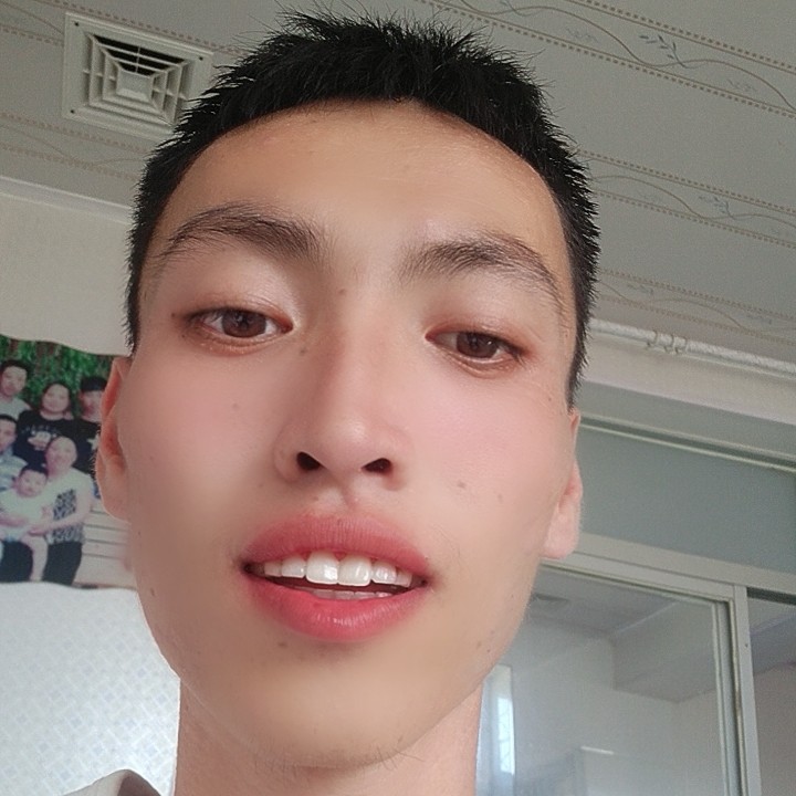 宝贝闻积极的照片