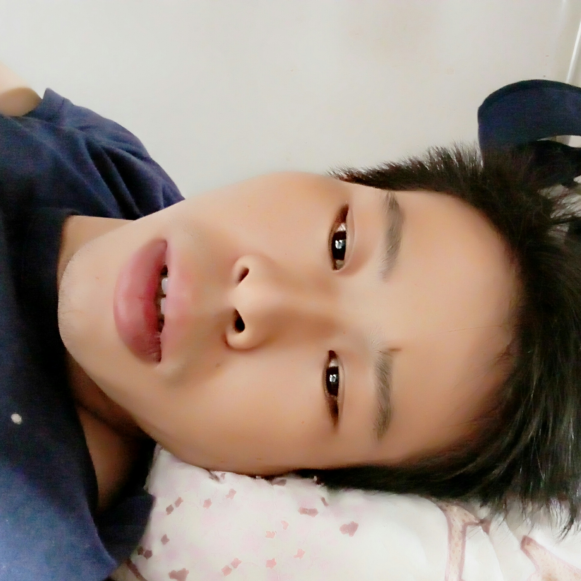 耳机邂逅雪白的照片