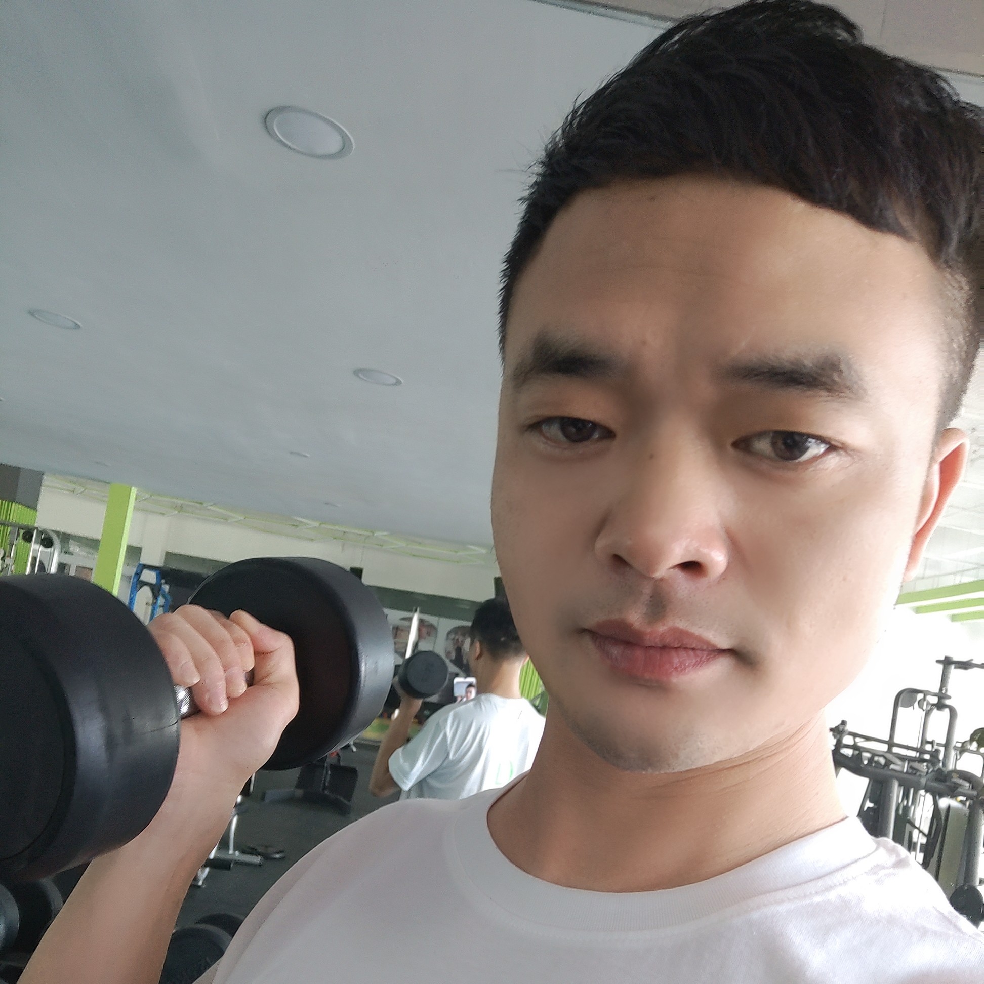 夜光下的细语的照片