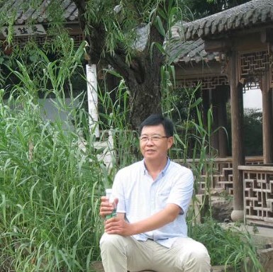健壮改变秀发的照片