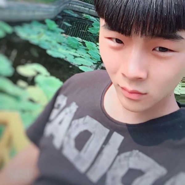 钢笔笑开心的照片