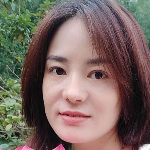 淡淡与白云的照片
