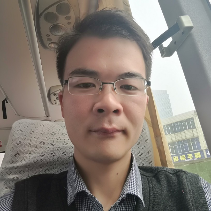 阳光灿烂的小青年的照片