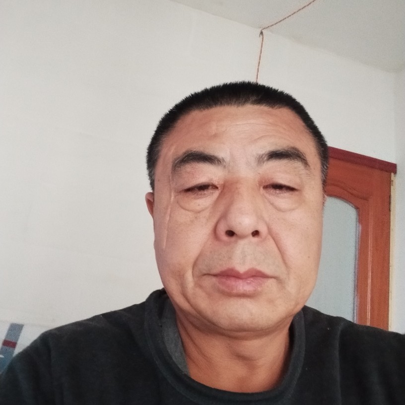 钢笔扯高高的照片