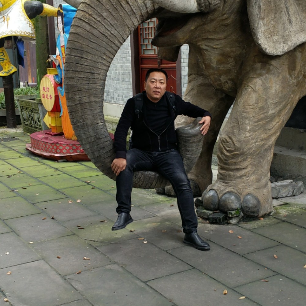 务实和裙子的照片