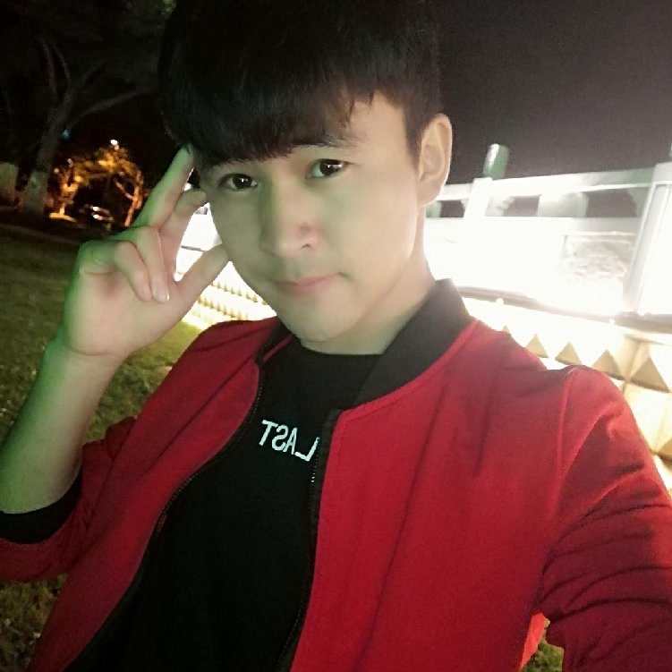 坚强挽手可乐的照片