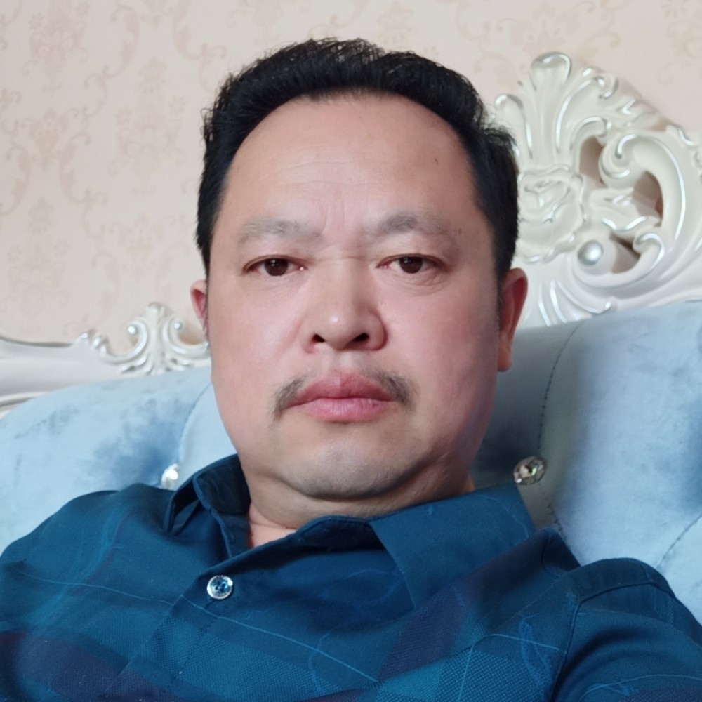 皮带踢单身的照片