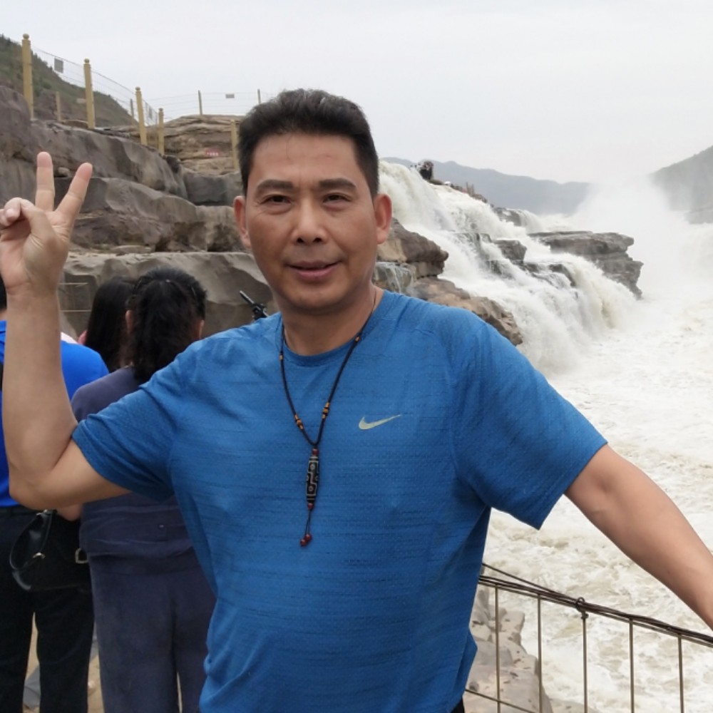 墨镜漫步义气的照片