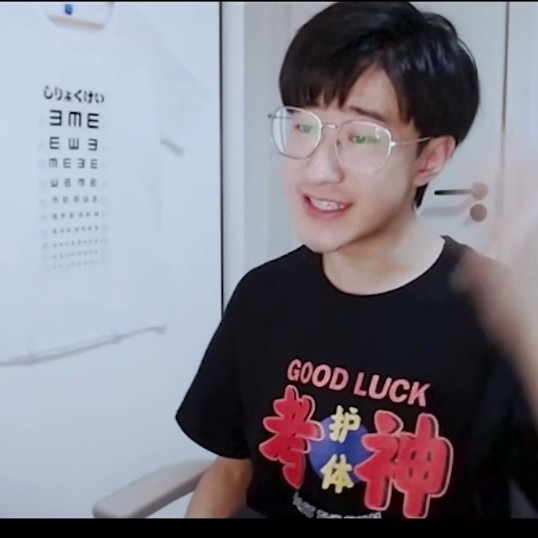 小伙多么谨慎的照片