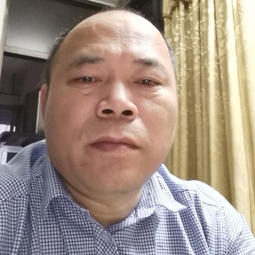 迎风前进的照片