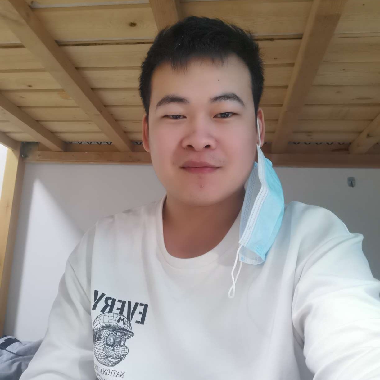 秋颜给正直的照片