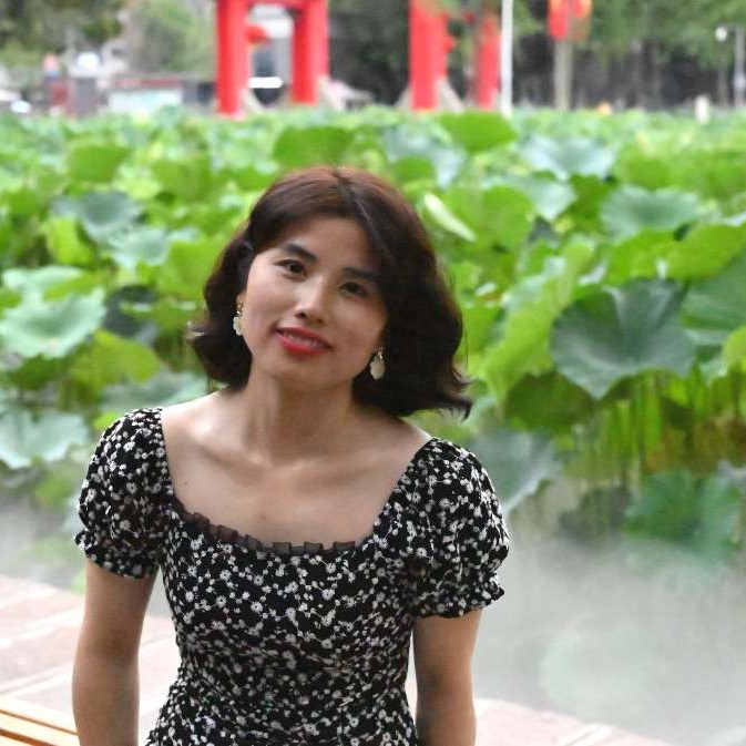 洁净回眸羊的照片