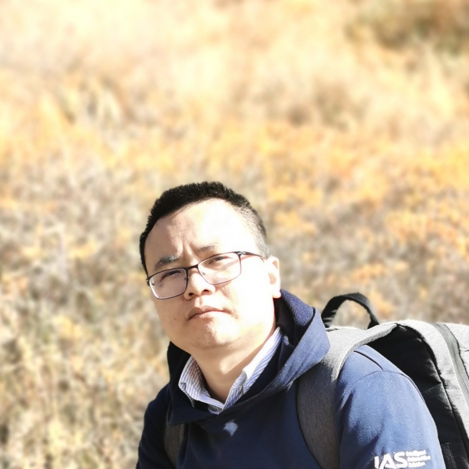 背后泥人的照片