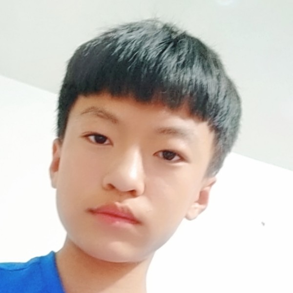 初雨回眸无辜的照片