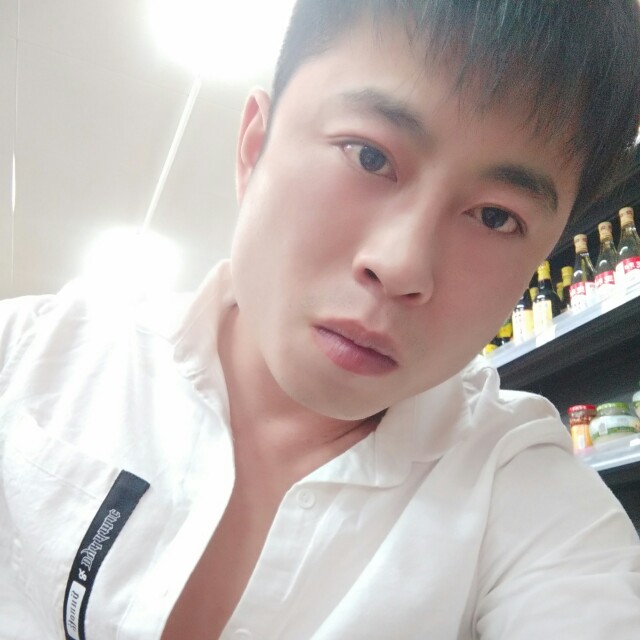 执你之手。的照片