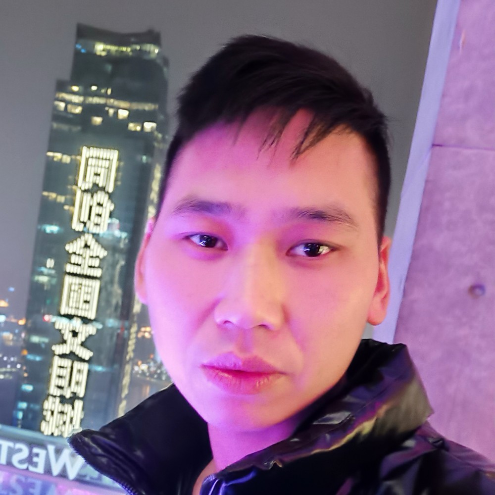 顺利挽手浮光的照片